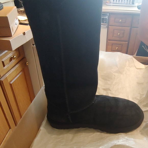 Botas - Picture 2 of 2